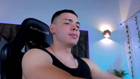 Snapshot of maxwell_dupont chatting on March 3, 1:10 am MAX online show from March 3, 1:10 am