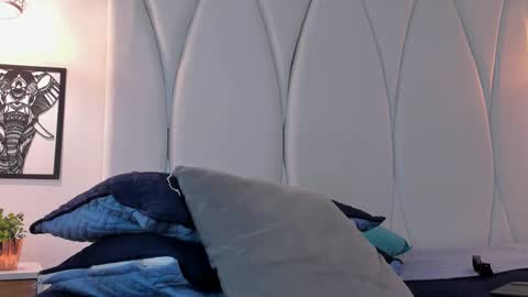 Snapshot of maxwell_dupont chatting on March 4, 2:06 am MAX online show from March 4, 2:06 am