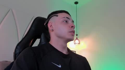 Snapshot of maxwell_dupont chatting on March 5, 9:48 pm MAX online show from March 5, 9:48 pm