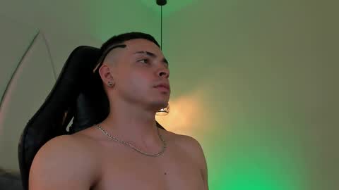 Snapshot of maxwell_dupont chatting on March 6, 12:54 am MAX online show from March 6, 12:54 am