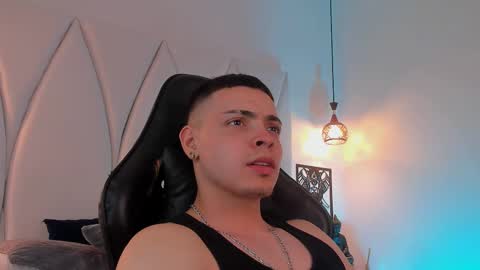 Snapshot of maxwell_dupont chatting on March 8, 2:34 am MAX online show from March 8, 2:34 am