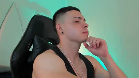 Snapshot of maxwell_dupont chatting on March 9, 3:54 am MAX online show from March 9, 3:54 am