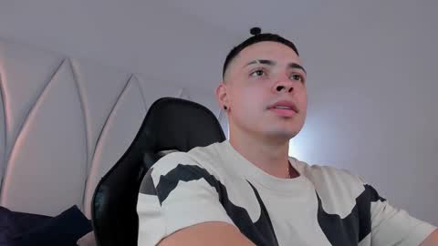 Snapshot of maxwell_dupont chatting on March 11, 8:20 pm MAX online show from March 11, 8:20 pm