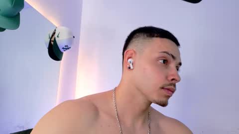 Snapshot of maxwell_dupont chatting on September 8, 9:36 pm MAX online show from September 8, 9:36 pm