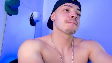 Snapshot of maxwell_dupont chatting on September 13, 9:36 pm MAX online show from September 13, 9:36 pm