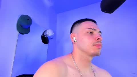 Snapshot of maxwell_dupont chatting on September 16, 3:24 pm MAX online show from September 16, 3:24 pm