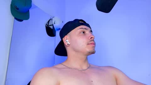 Snapshot of maxwell_dupont chatting on September 18, 9:39 pm MAX online show from September 18, 9:39 pm