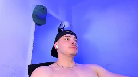 Snapshot of maxwell_dupont chatting on September 20, 10:22 pm MAX online show from September 20, 10:22 pm