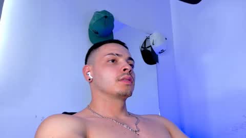 Snapshot of maxwell_dupont chatting on September 24, 9:40 pm MAX online show from September 24, 9:40 pm