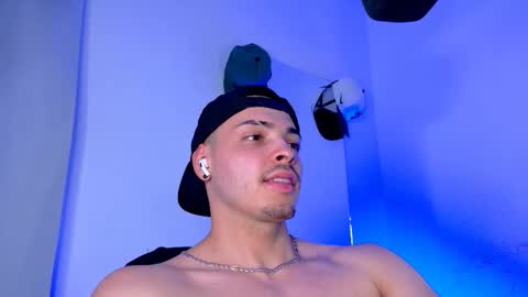 Snapshot of maxwell_dupont chatting on October 1, 1:55 am MAX online show from October 1, 1:55 am