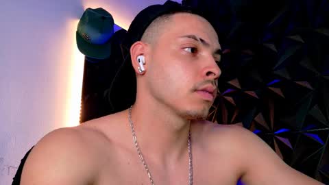 Snapshot of maxwell_dupont chatting on October 5, 4:33 am MAX online show from October 5, 4:33 am