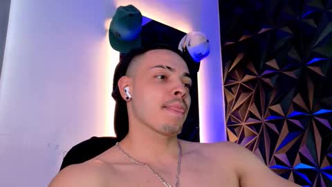 Snapshot of maxwell_dupont chatting on October 8, 10:18 pm MAX online show from October 8, 10:18 pm