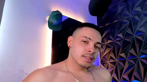 Snapshot of maxwell_dupont chatting on October 9, 7:01 pm MAX online show from October 9, 7:01 pm