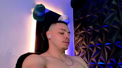 Snapshot of maxwell_dupont chatting on October 11, 7:34 pm MAX online show from October 11, 7:34 pm