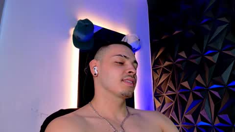 Snapshot of maxwell_dupont chatting on October 14, 10:32 pm MAX online show from October 14, 10:32 pm