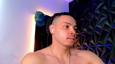 Snapshot of maxwell_dupont chatting on October 20, 6:08 pm MAX online show from October 20, 6:08 pm