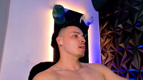 Snapshot of maxwell_dupont chatting on October 29, 4:04 am MAX online show from October 29, 4:04 am