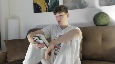 Snapshot of maxwellchik chatting on September 27, 4:01 pm maxwellchik online show from September 27, 4:01 pm