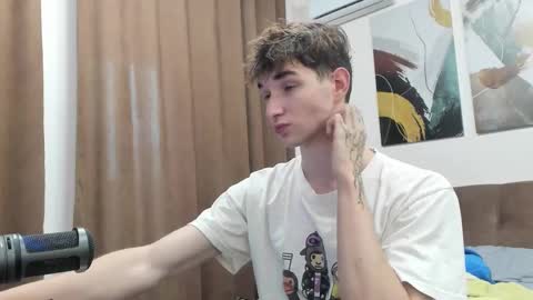 Snapshot of maxwellchik chatting on October 3, 1:30 pm maxwellchik online show from October 3, 1:30 pm