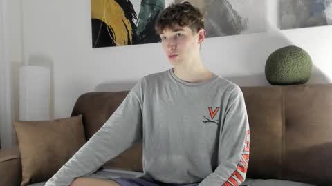 Snapshot of maxwellchik chatting on October 6, 3:42 pm maxwellchik online show from October 6, 3:42 pm