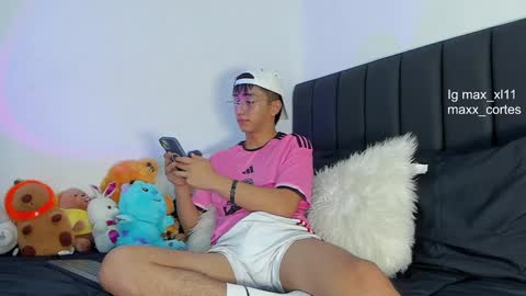 Snapshot of maxx_cortes chatting on January 31, 10:52 pm maxx_cortes online show from January 31, 10:52 pm