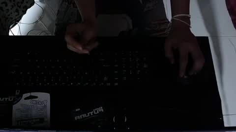 Snapshot of maxx_king01 chatting on June 9, 6:25 am maxx_king01 online show from June 9, 6:25 am