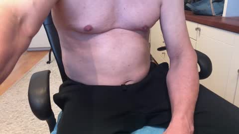 Snapshot of maxx_martin chatting on November 19, 12:16 pm Max online show from November 19, 12:16 pm