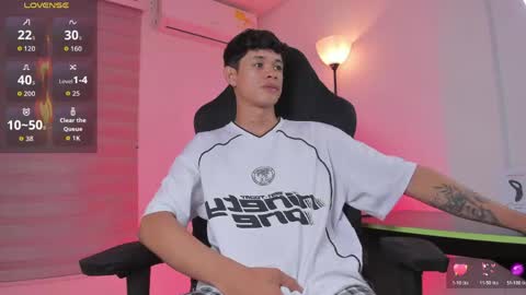 Snapshot of maxxx_0 chatting on June 4, 7:36 am max online show from June 4, 7:36 am