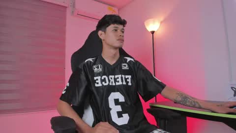 Snapshot of maxxx_0 chatting on June 5, 7:58 am max online show from June 5, 7:58 am