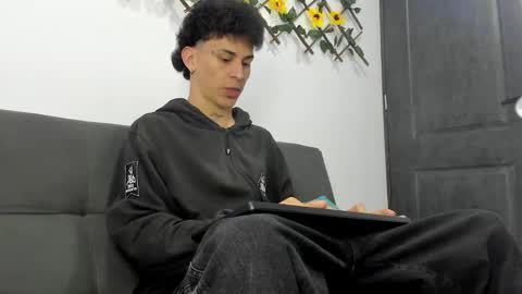 Max online show from March 2, 2:36 am