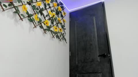 Max online show from March 4, 3:23 am