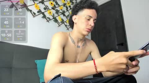 Snapshot of maxxx_bigcock chatting on June 9, 1:28 am Max online show from June 9, 1:28 am