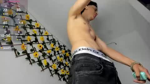 Snapshot of maxxx_bigcock chatting on June 10, 1:28 am Max online show from June 10, 1:28 am