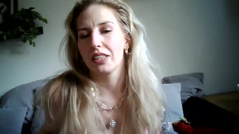 may4jay online show from August 8, 5:37 pm