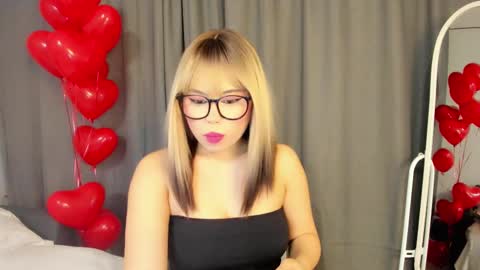 Mia online show from February 17, 10:36 pm