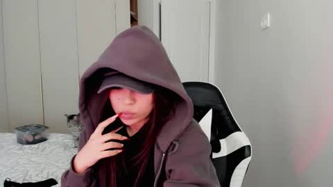 Mia online show from February 20, 6:37 am