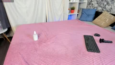 Leila online show from April 18, 12:42 pm