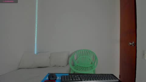 Snapshot of maya_graham_ chatting on September 23, 2:36 am Maya online show from September 23, 2:36 am