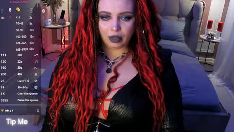 Maya Mils online show from April 4, 1:04 am