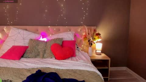 Maya online show from April 9, 6:19 am