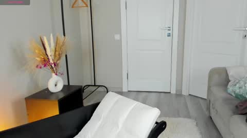 Maya online show from April 16, 1:06 am