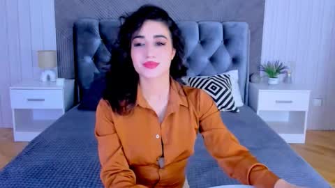 Maya online show from November 14, 2:38 pm