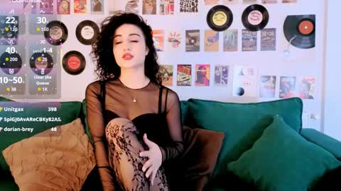 Maya online show from April 15, 2:57 pm