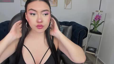 Snapshot of maya_vexx chatting on December 13, 9:20 pm Maya vexx online show from December 13, 9:20 pm