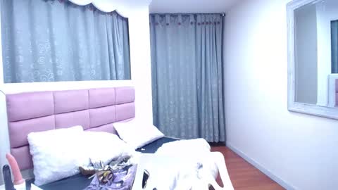 Snapshot of mayaa_ross chatting on December 7, 2:42 am Maya online show from December 7, 2:42 am