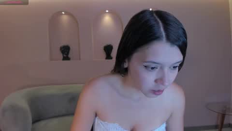 M A Y A    H O F F M A N online show from December 18, 11:05 am