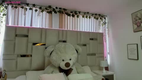 Mayajhons online show from March 23, 1:26 pm