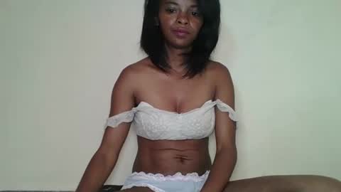 Snapshot of mayalabelle chatting on November 20, 5:18 am mayalabelle online show from November 20, 5:18 am