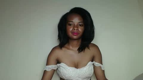 Snapshot of mayalabelle chatting on December 1, 2:49 am mayalabelle online show from December 1, 2:49 am