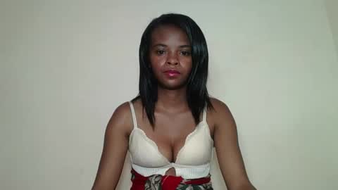 Snapshot of mayalabelle chatting on December 15, 11:47 am mayalabelle online show from December 15, 11:47 am